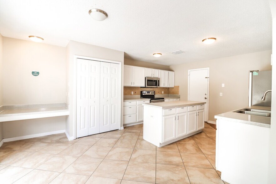 Building Photo - 13825 Gentle Woods Ave