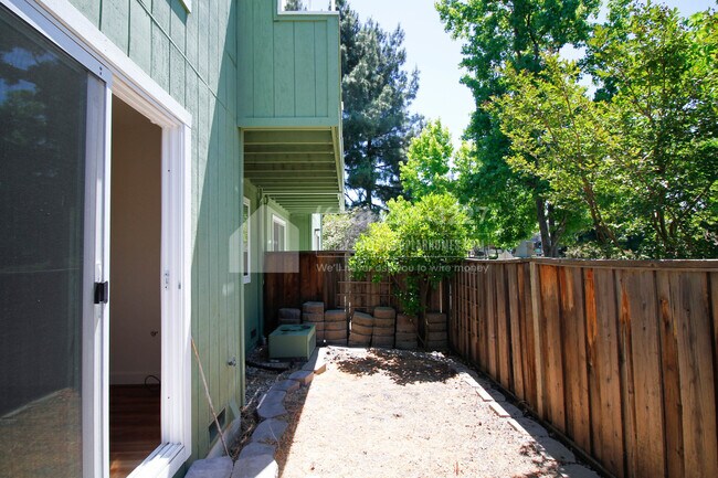 Building Photo - 3739 Clayton Rd