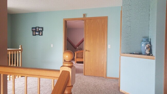 Building Photo - Spacious 4bed 3.5bath Single Family Home in Shakopee.  Featuring an in-home Theater