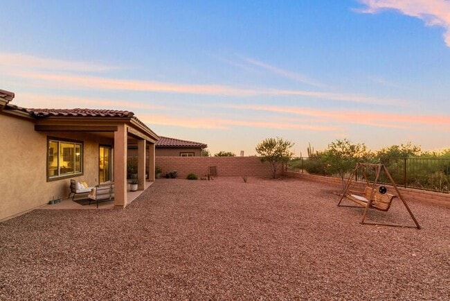 Building Photo - Beautiful home in Gated Dove Mountain Comm...