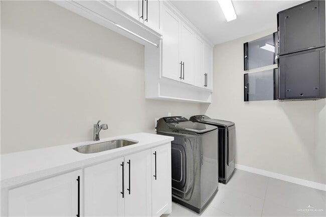 Building Photo - 20 Tierra Escondido