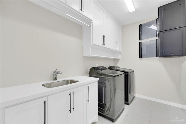 Building Photo - 31 Tierra Escondido