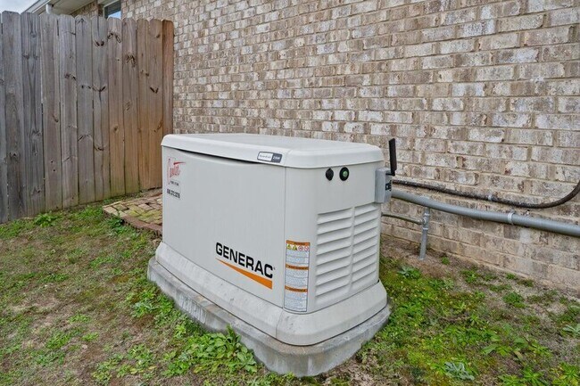 Building Photo - 3277 Chapelwood Dr