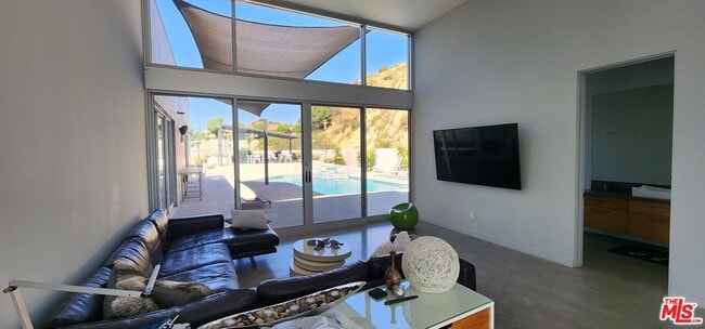 Building Photo - 1565 Glen Oaks Blvd