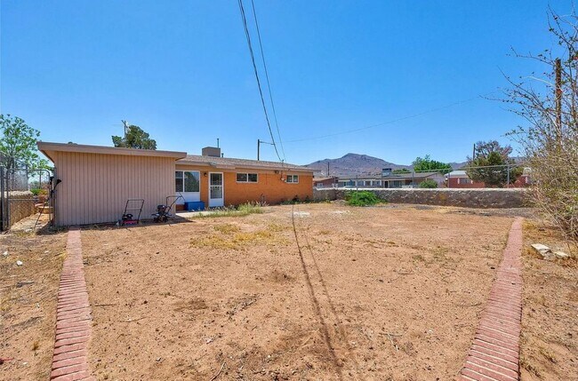 Building Photo - 5201 Capistrano Dr
