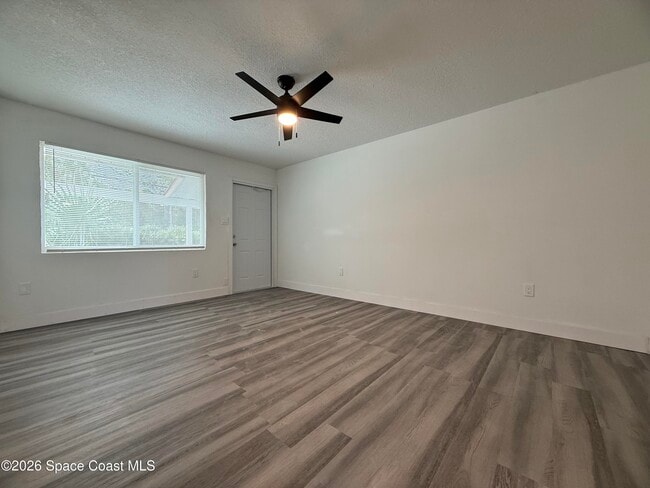 Building Photo - 304 Palm Ave