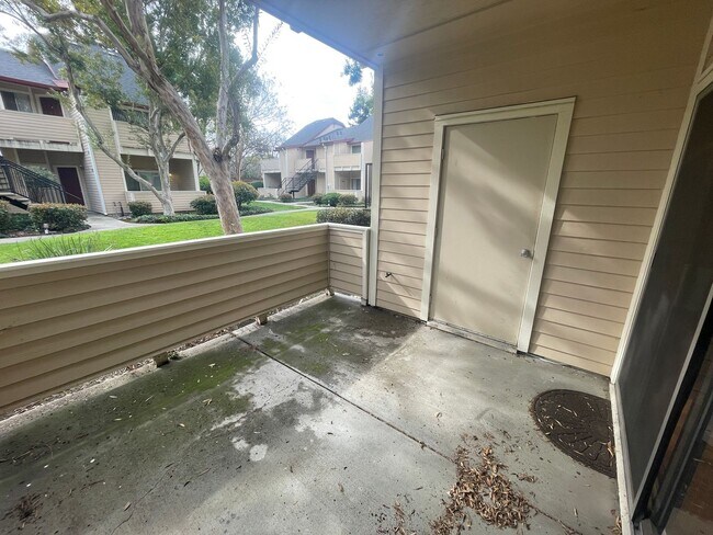 Building Photo - Remodeled 2 Bedroom 2 Bath Condo in Park-like Cedar Gables Community!