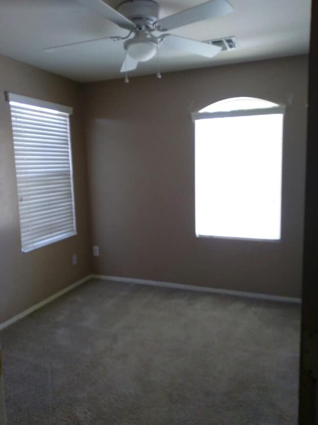 Building Photo - Private Corner lot in Desirable Riverbend Neighborhood