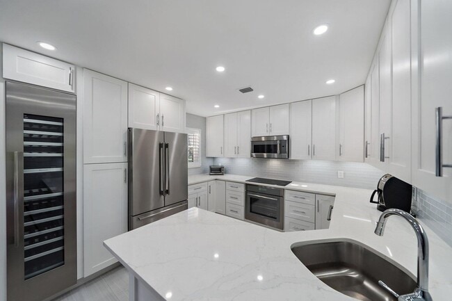 Building Photo - 3902 Fairway Dr N