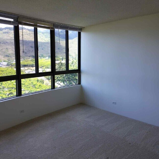 Building Photo - 2 Bedroom Corner Unit with 2 Side-by-Side Covered Parking Stalls in Hawaii Kai