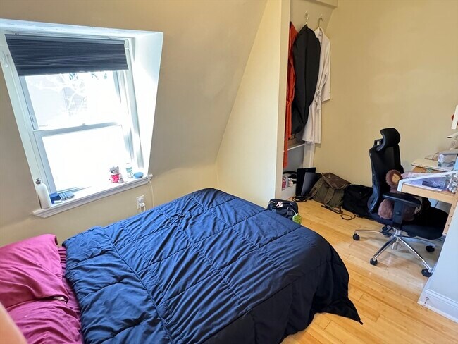 Building Photo - 5 St James Pl