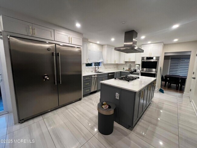 Building Photo - 799 Bowyer Ave