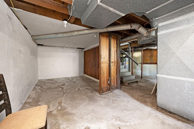 Building Photo - 211 N Mantle Ave