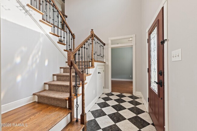 Building Photo - 300 Oak Hollow Dr