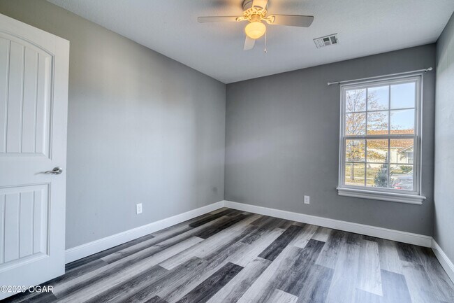 Building Photo - 2225 S Porter Ave