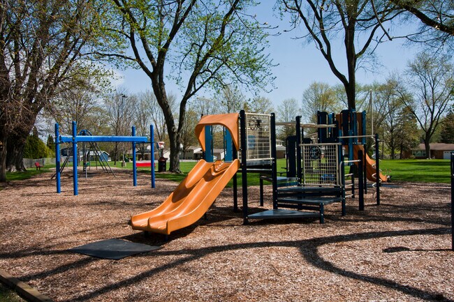 Building Photo - 6415 Londonderry Dr