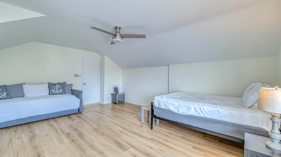 Building Photo - 6 Brunswick Ct