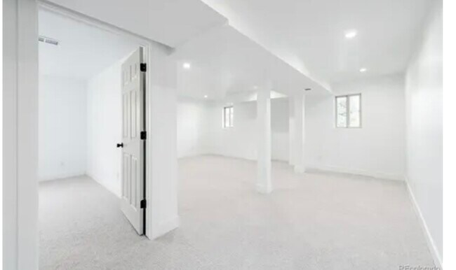 Building Photo - 21 Birdie Ln