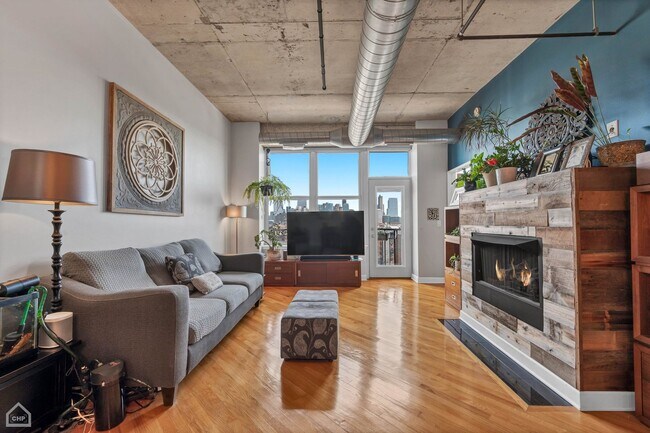 Building Photo - 6 S Laflin St