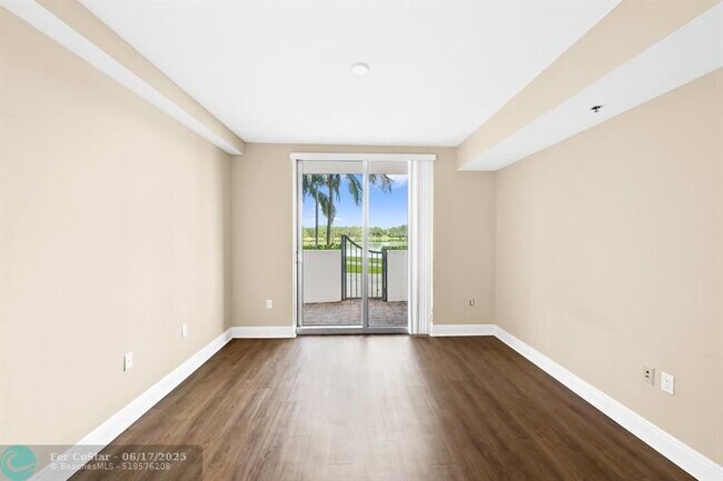 Building Photo - 2641 N Flamingo Rd