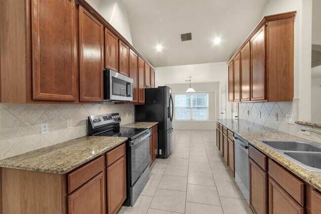 Building Photo - 12822 Lakeshore Dr