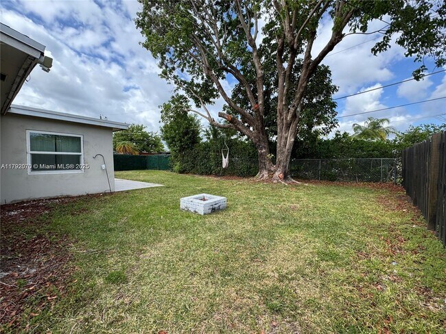 Building Photo - 2631 NW 94th Ave