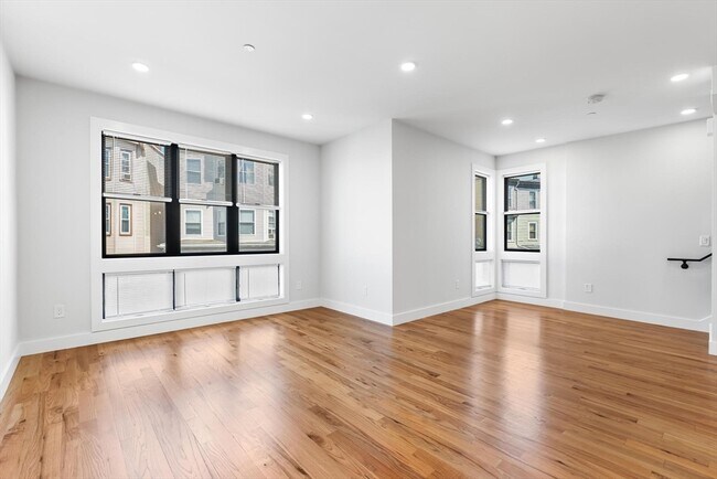 Building Photo - 181 Bennington St
