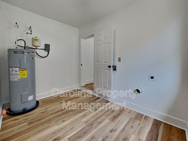 Building Photo - 2633 Brentwood Pl