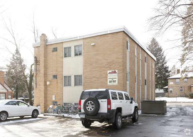 Building Photo - Gunson Studio Apartments