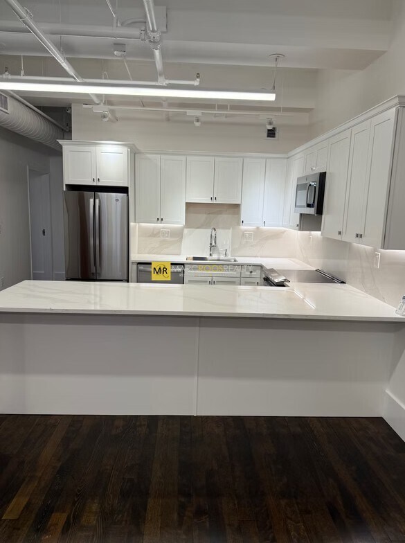 Building Photo - 190 High St