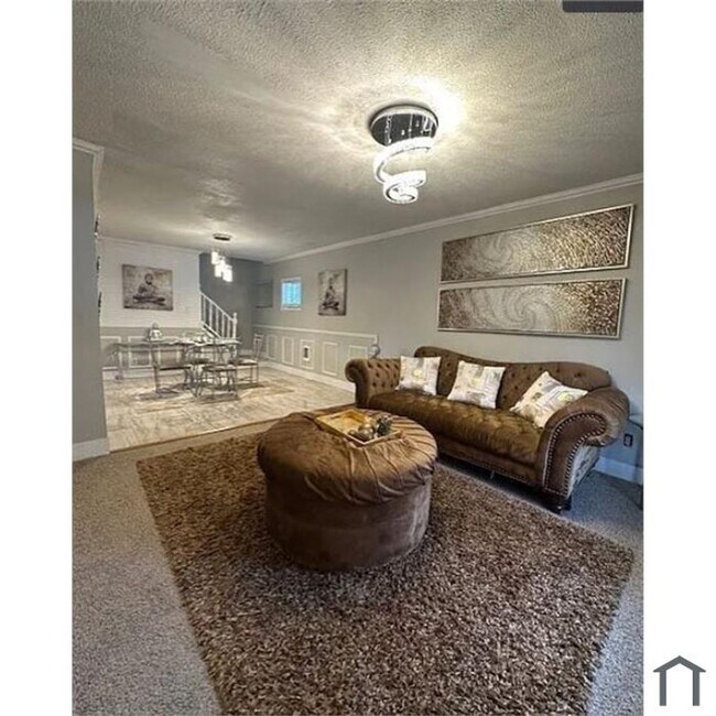 Building Photo - 216 E 33rd St