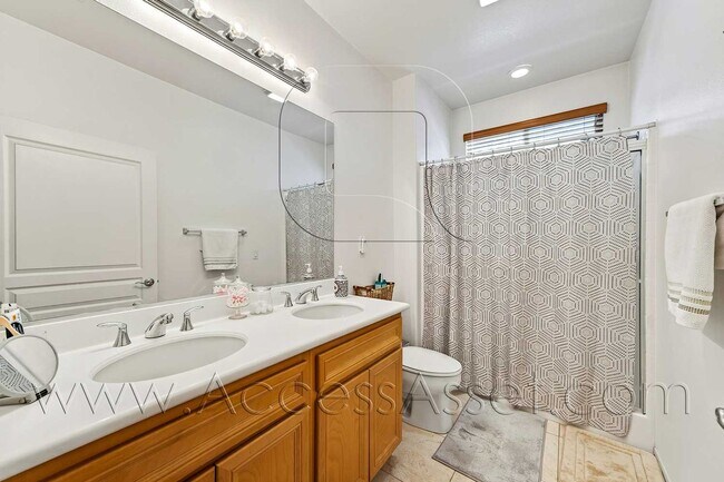 Building Photo - 55+ Age Community – Charming 2 Bed / 2 Bat...
