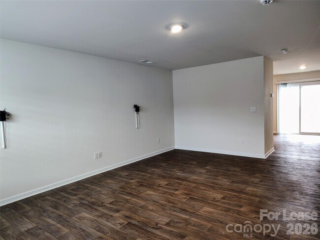 Building Photo - 2109 Allium Dr