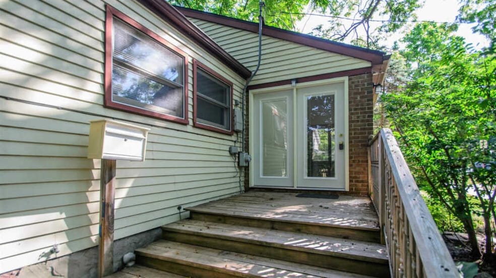 front - 1301 Jones Dr