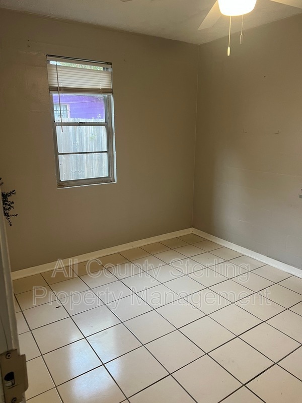 Building Photo - 521 SE 14th Terrace