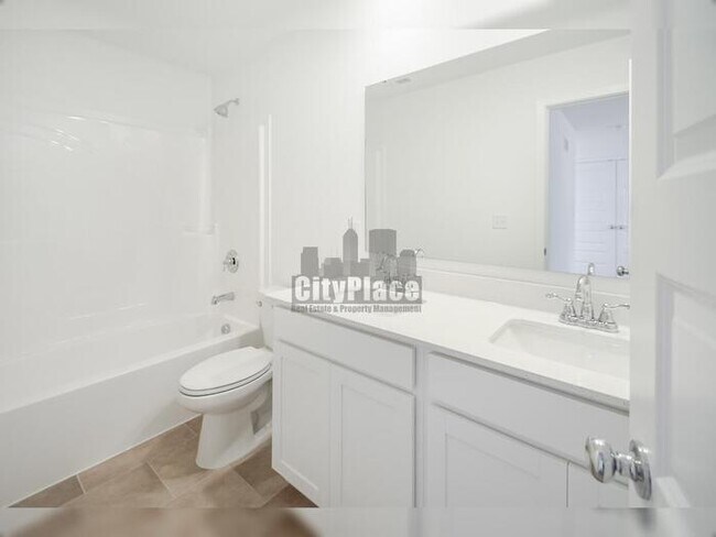 Building Photo - 3794 Cantebury Dr