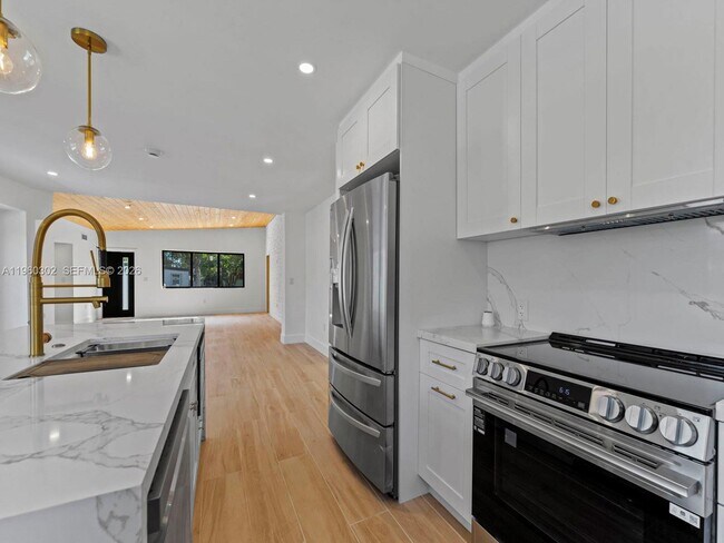 Building Photo - 5841 SW 13th St