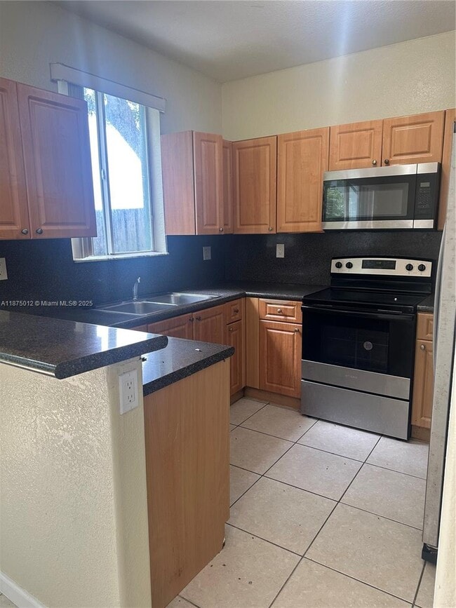 Building Photo - 2834 SE 16th Ave