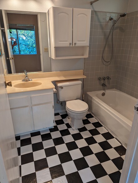 Building Photo - 836 N La Jolla Ave