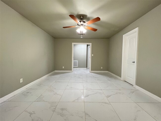 Building Photo - 12865 Birch Ln