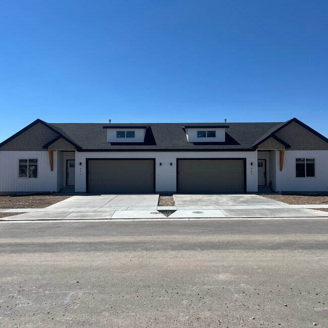 Building Photo - 475 River Bend Ln