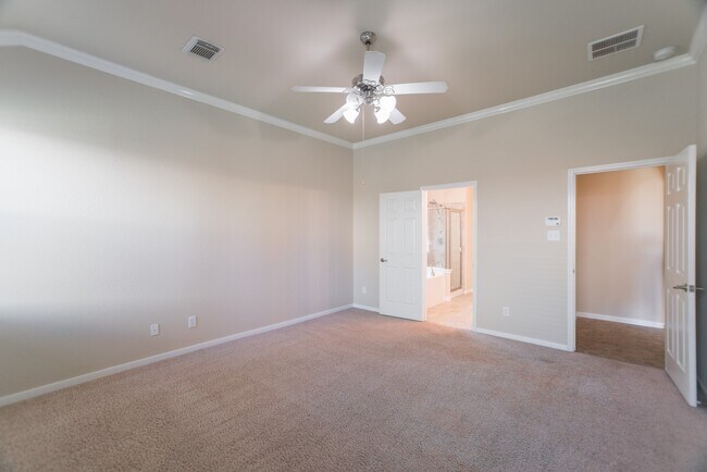 Building Photo - 139 S Rocky Point Cir