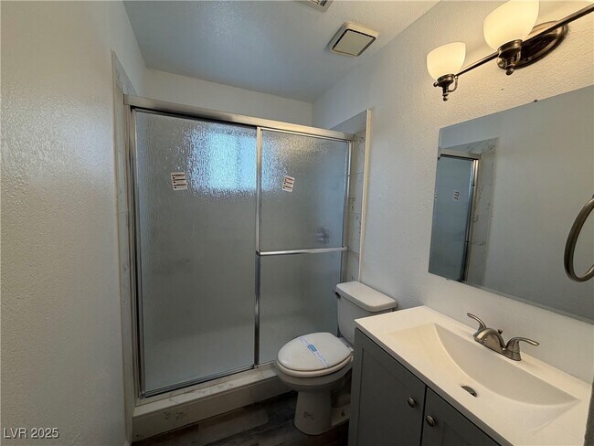 Building Photo - 516 Inness Ave