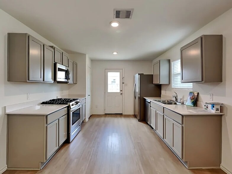 Building Photo - 24123 Mustang Run Dr