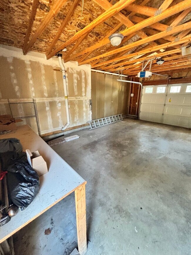 Building Photo - 10708 N Nelson Rd