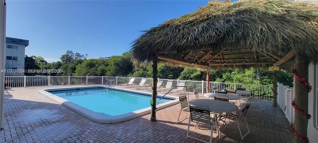 Building Photo - 1400 NE 55th St