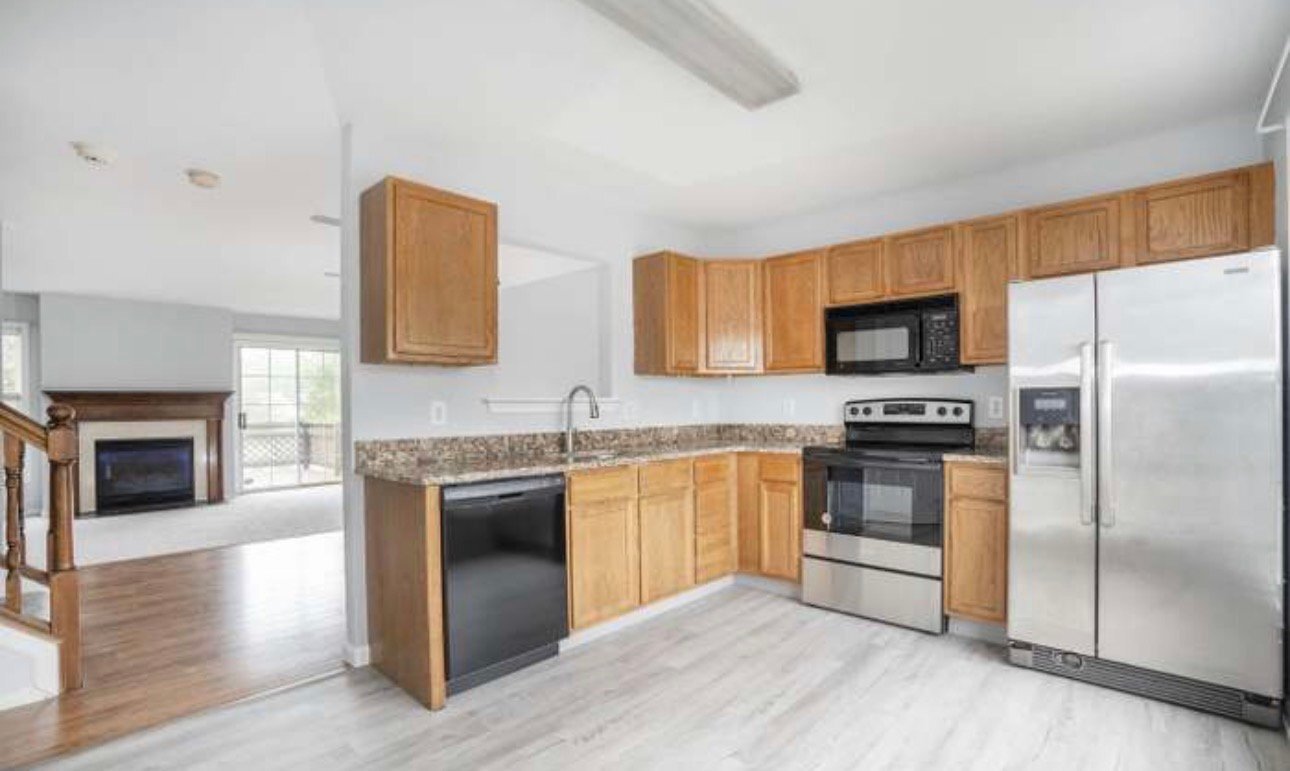 Building Photo - 50 Versailles Ct