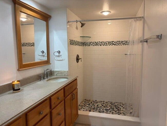 Building Photo - 507 5th Ln