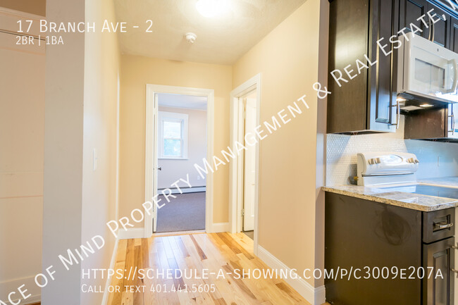 Building Photo - Spacious 2 BR Apt on Dead End Street with ...