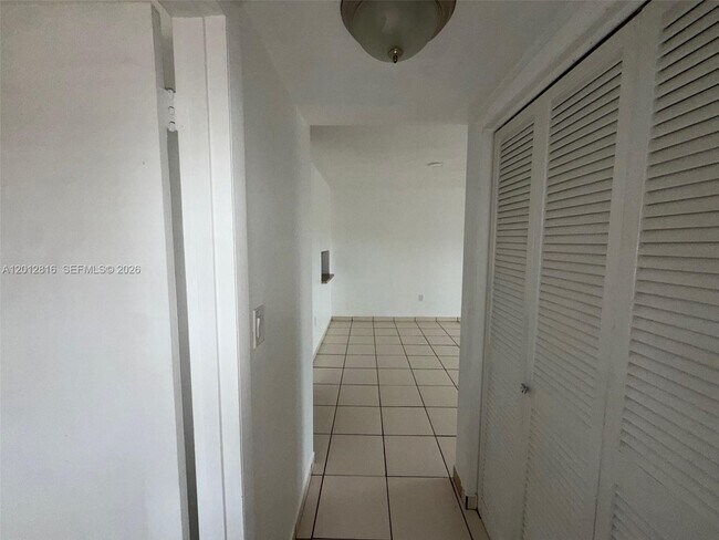 Building Photo - 120 Royal Palm Rd